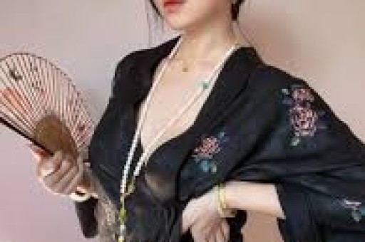 赵樱子爆料震惊全网：8000万顶流男星片场遭富婆怒闹真相更魔幻！